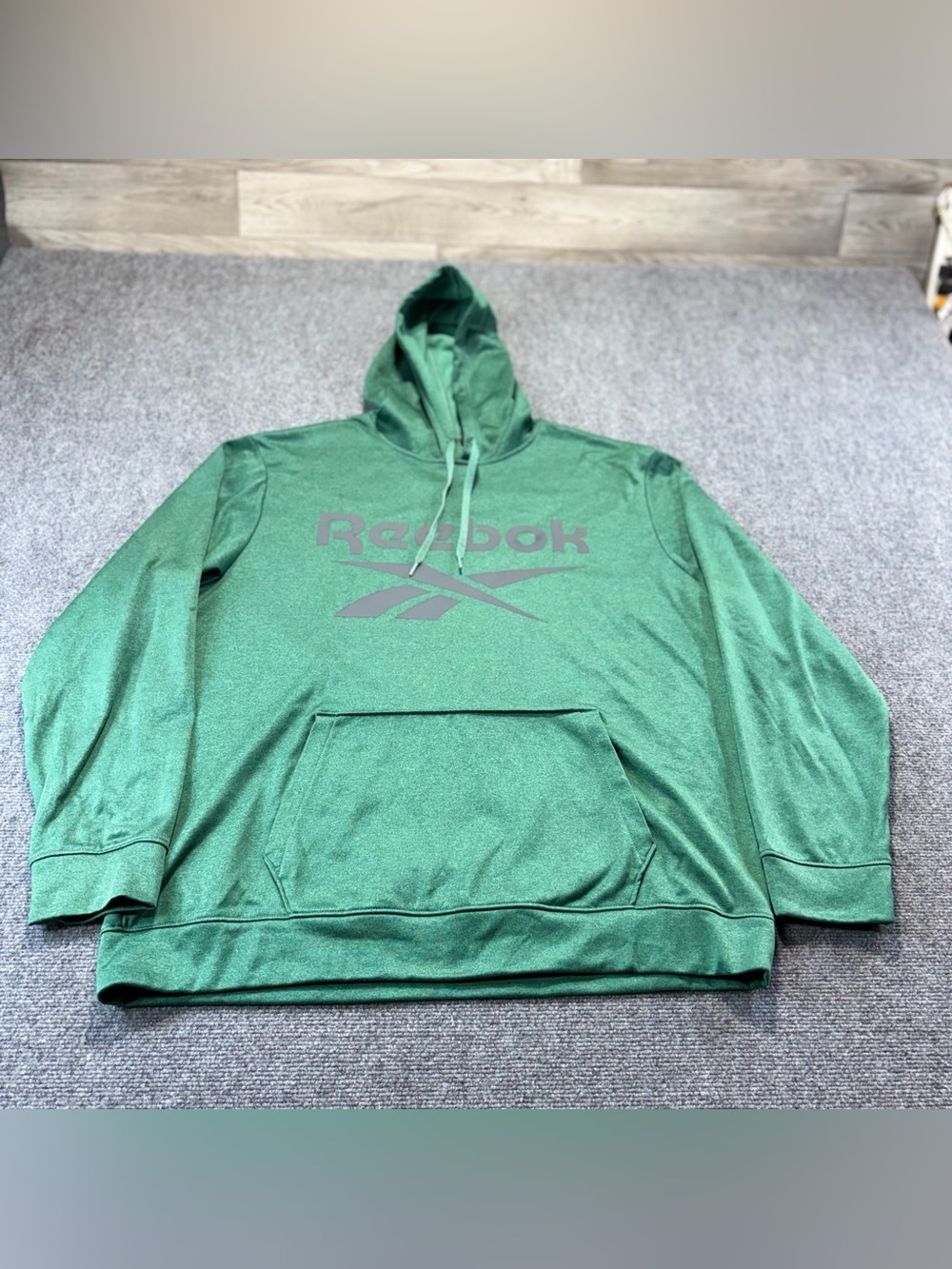 Reebok Mens Size 2XL Long Sleeves Cangaroo Pocket Green Hooded
Pullover Sweater